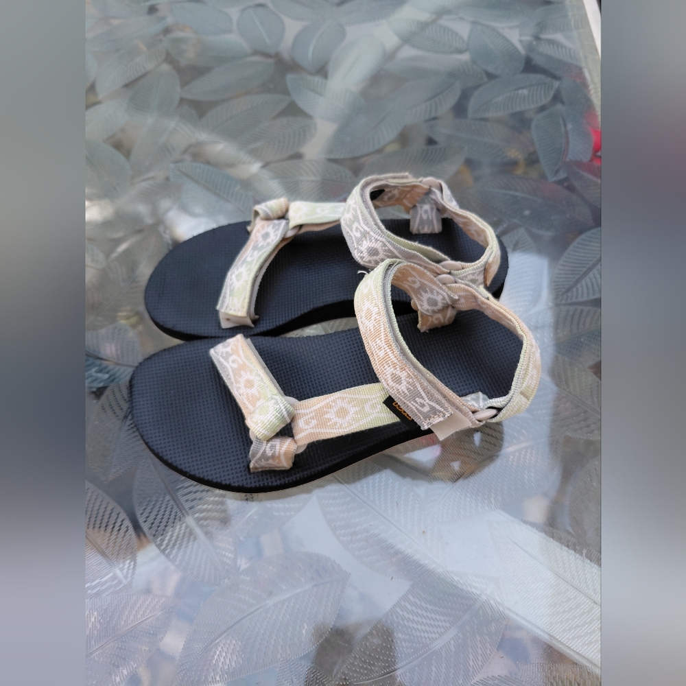 Teva Women Size 6 Stylish Black and Cream Sandals